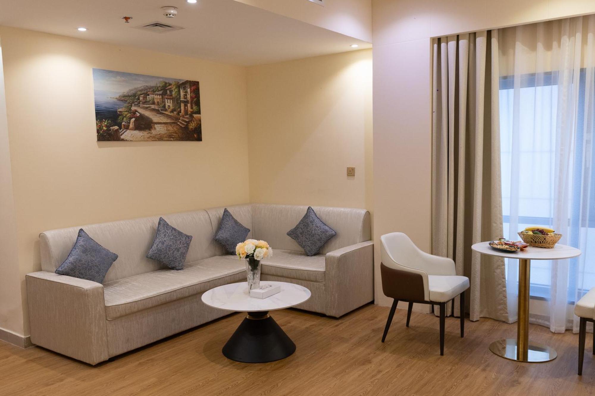 Vendome Plaza Hotel Dubai Exterior photo