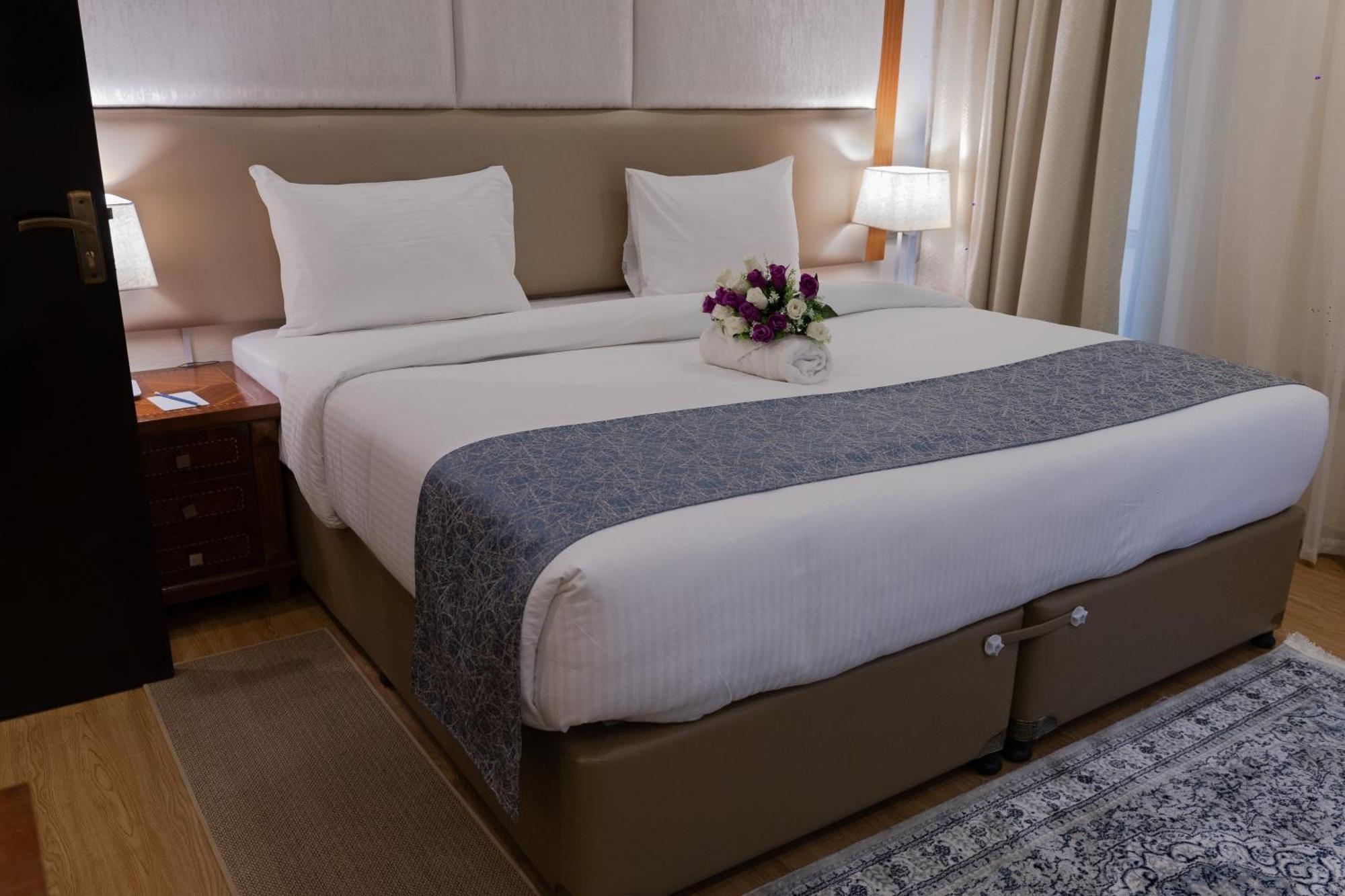 Vendome Plaza Hotel Dubai Exterior photo
